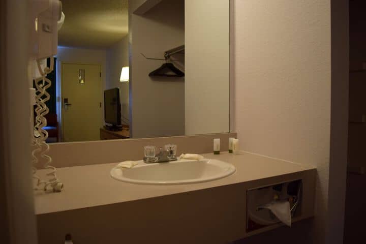 Bathroom sink